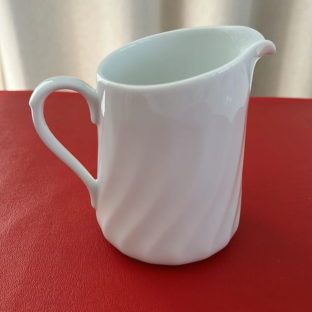 Corning Corelle Enhancements White Swirl Creamer Pitcher  4.5”H 3.25”D